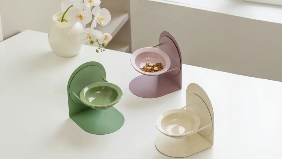 Close shot of the aura Elevated Cat Bowls & Feeders