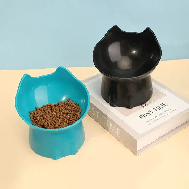 Easy to clean design of MeowShelf Neko angled cat feeding bowl.